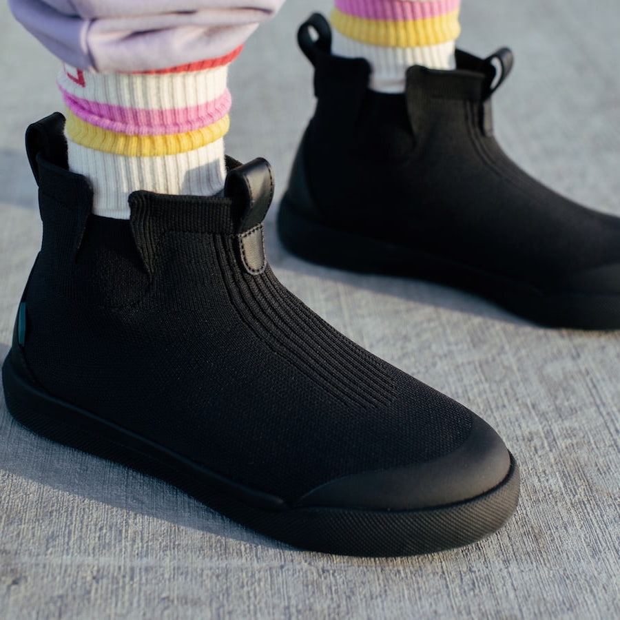 Vessi Weekend Originals Kids' Chelsea Boots Black | 814-BTSZXV